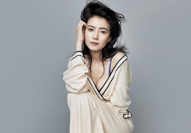 国民女神高圆圆绿色紧身连衣裙,性感到爆炸