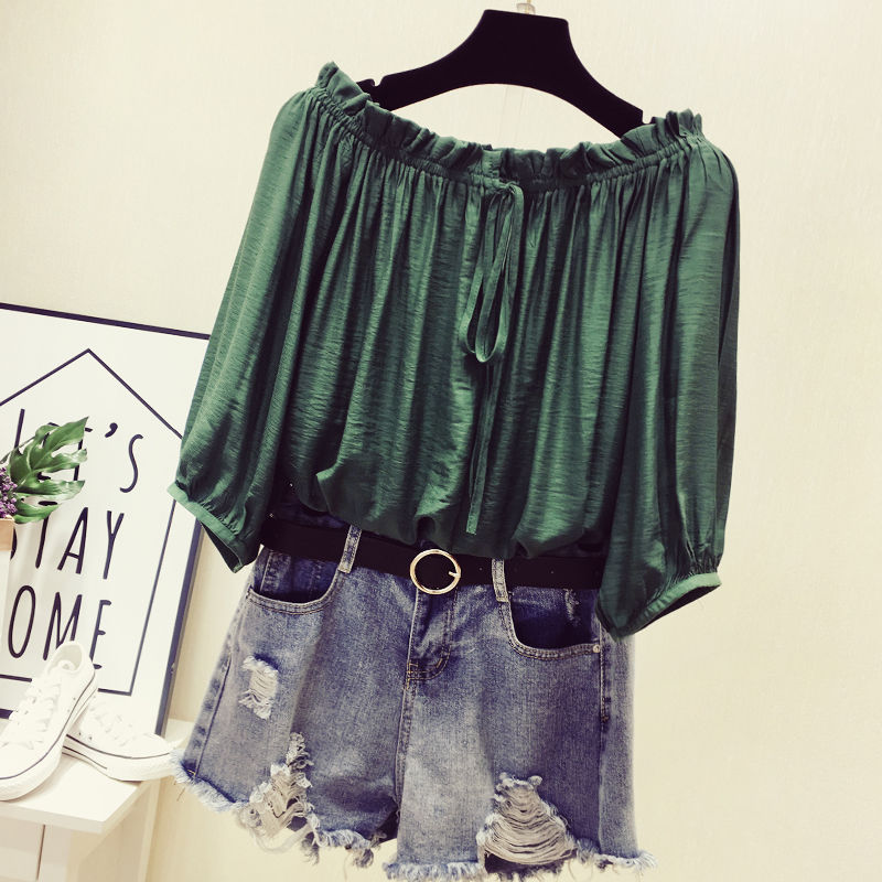 难怪嫂子一直这么美嫩，原来都穿这娃娃衫+短裤，衬肤减龄超洋气