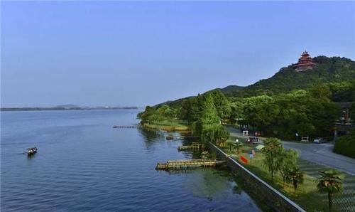  拥有@中国水域面积最大的一座省会城市，拥有亚洲最大的城中湖