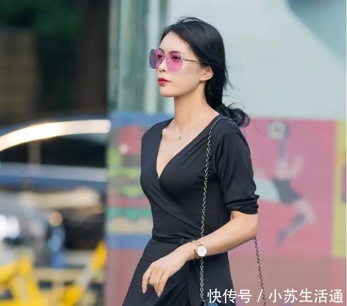「拥有」街拍:拥有独特气质的女子,穿搭时尚,彰显迷人女性之美