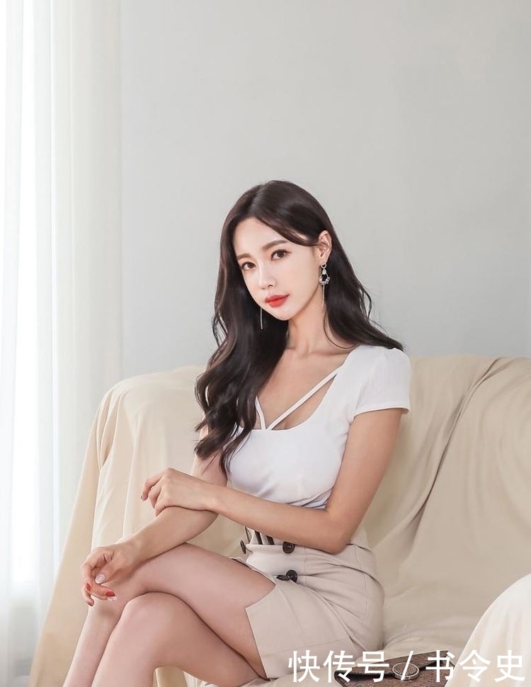 美女|时尚街拍,美女穿职业装,很时尚