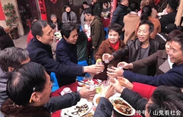  「道理」农村俗语“一辈亲，二辈表，三辈四辈不了了”，究竟有