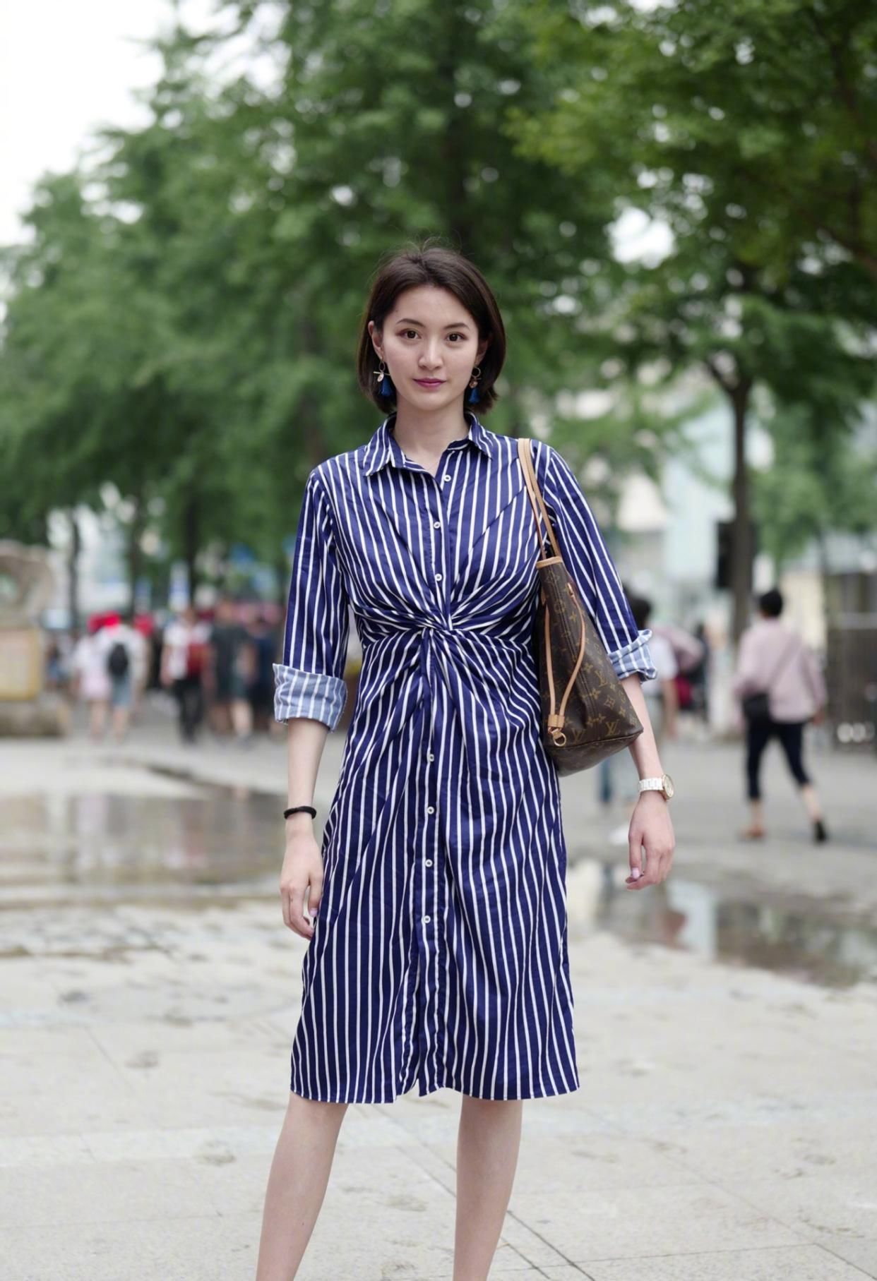 「上线」美女街拍:如果我消失了,谁会每天开着微信傻傻的等着我上线