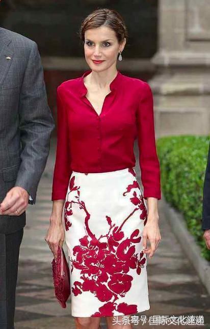 各国第一夫人穿传统服装：梅拉尼娅穿旗袍秀中国美，英拉泰国风情