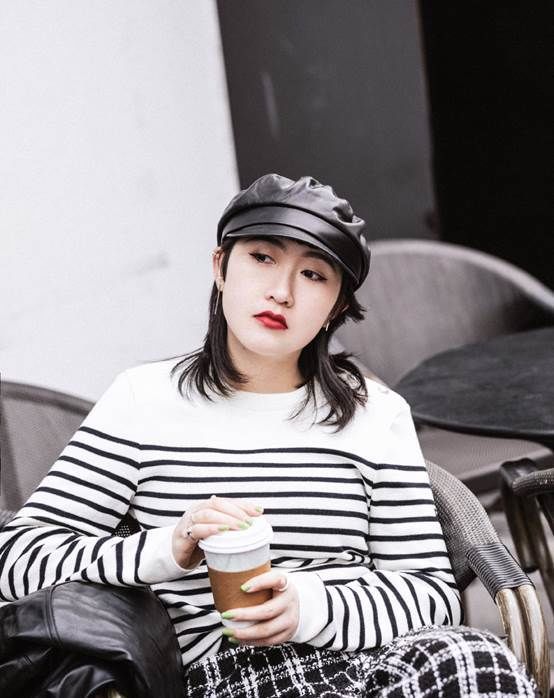  条纹衫@经典不过时的小黑裙,高级感十足,你学会了吗?
