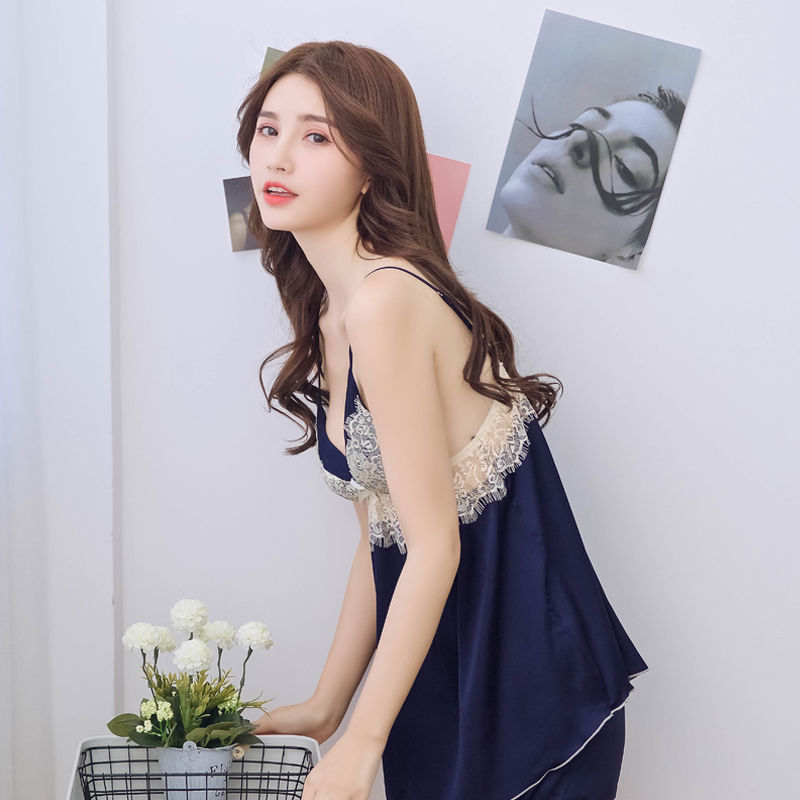 老婆真是越来越迷人了!尤其换上这种冰丝睡衣，满满的女人味