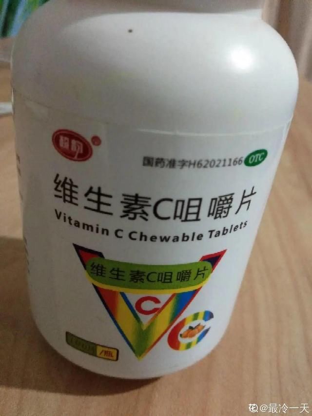  「溶液里浸泡」1粒小药片，碾碎丢水里，花像吃了兴奋剂疯长！