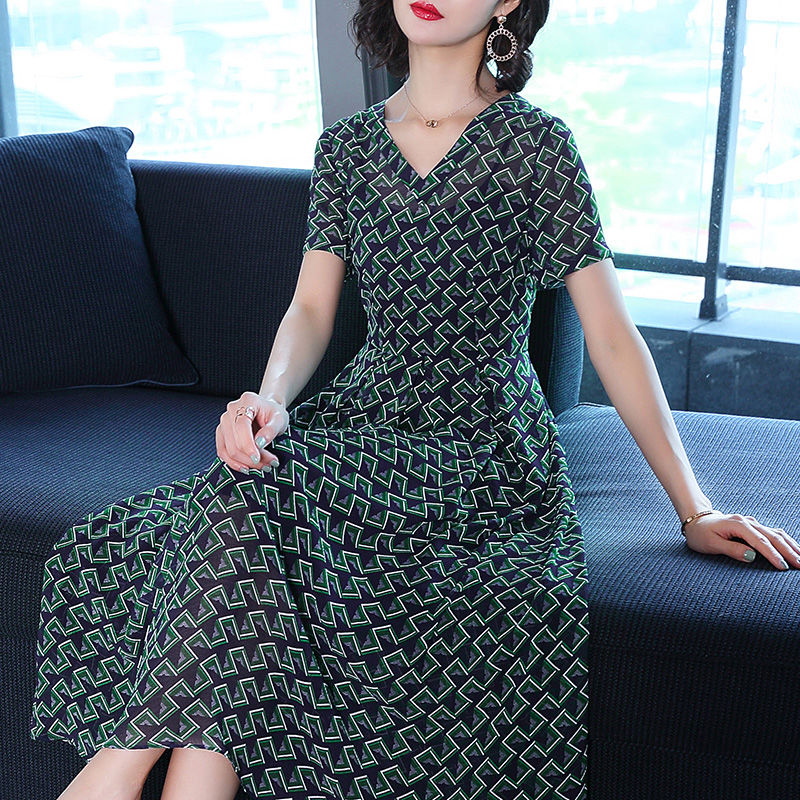 45岁老婆真有眼光，刚买回来的几款连衣裙，高贵优雅显气质，美