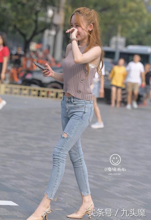 清凉一夏:看街拍美女笑容甜美、清纯真像奶油蛋糕，很想吃一口