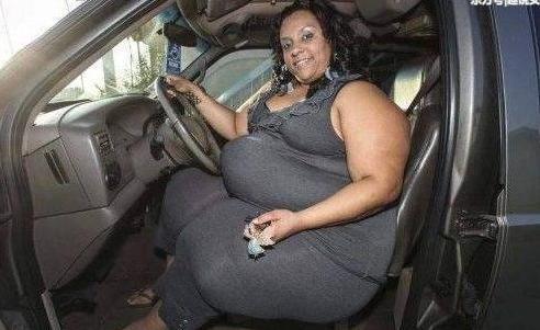 英国女人臀围2.36米,老公赞其性感,变身网红挣钱不减肥!