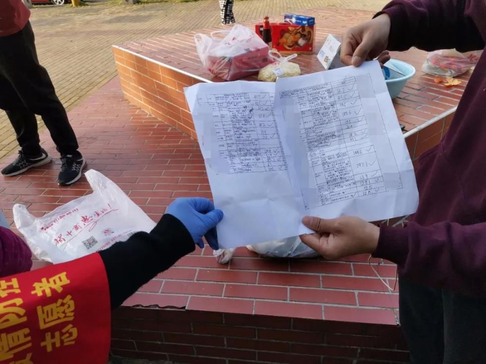  「南湖中央」武汉无疫情小区居民可以下楼了！记者现场探访