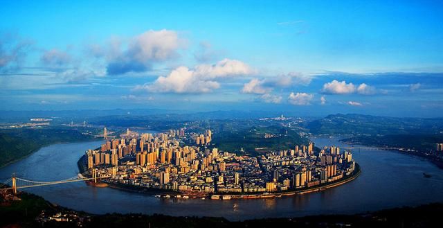 重庆一个地方被称为小香港，重点发展经济实力强，未来前途无限