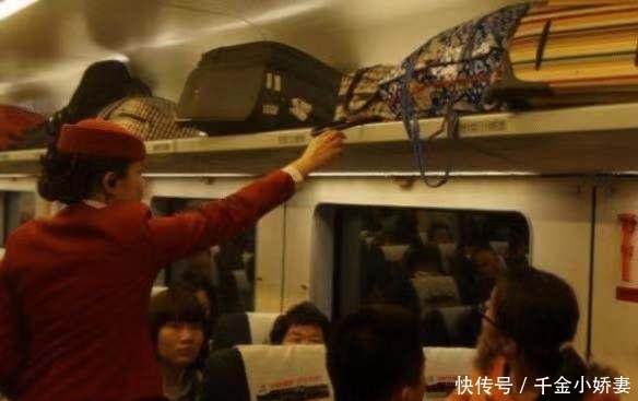 下车抽烟高铁开走了怎么办?追车太傻了,跟乘务员说一句话就搞定
