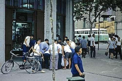 80年代武汉街头老照片，本地土著都不一定见过，看懂的人都老了