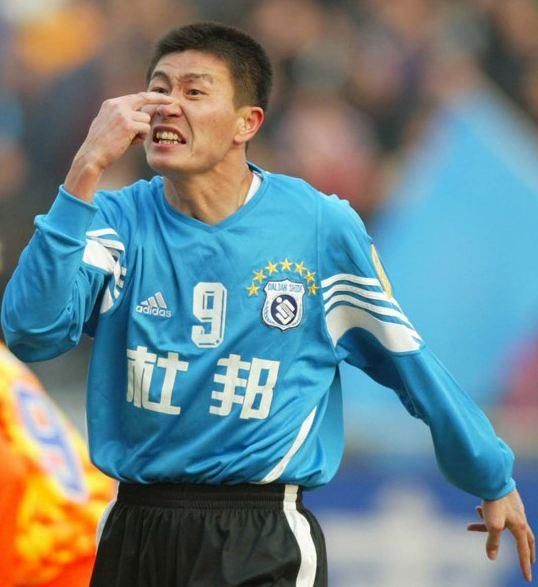 中国足球史上伟大的五人,排名倒数的,两次挡住
