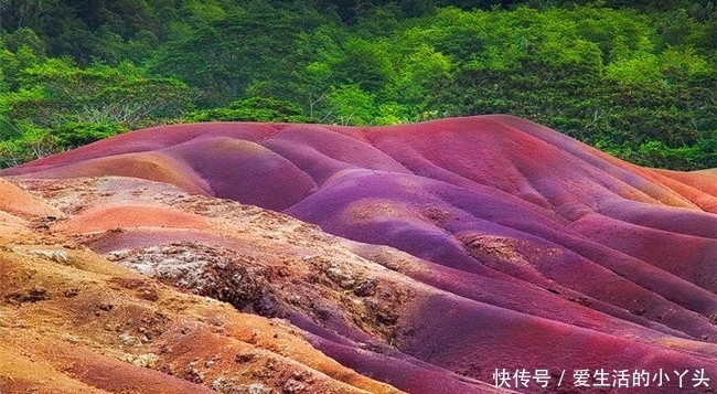 全球十大奇特的自然景观,五色河呈现五种色彩,看起来非常的梦幻