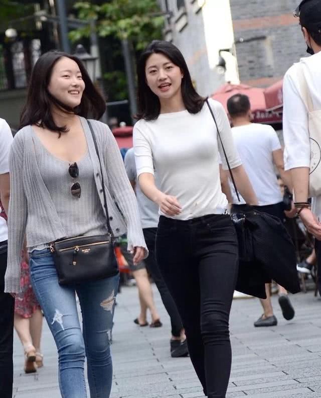  「闺蜜」街拍闺蜜:有一个高颜值的闺蜜是什么样的感受?
