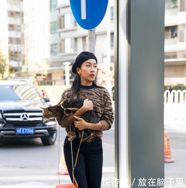 吉克隽逸为了显腿长，短裤短到勒出“三角区”网友感觉好勒！