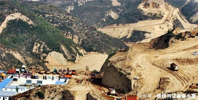 中国真正的“一线城市”，宽不足300米，削平33座山头打造一座新