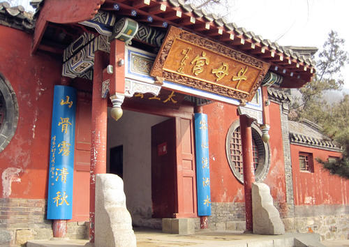 新年烧香祈福,各地的寺庙成为热门景区,香劵其实就是门票