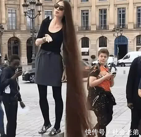 女子25年不剪发成网红，还靠其月赚百万，背后原因让人无语