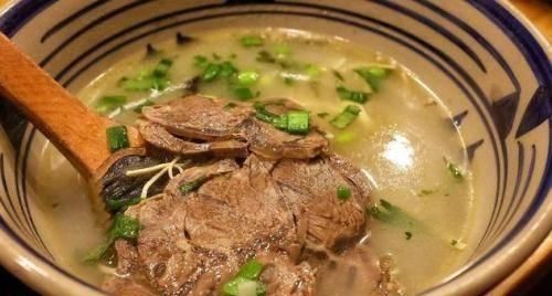  [炖汤]炖牛肉时，万万别急着去焯水，也不要直接炖，否则又老又柴不好吃