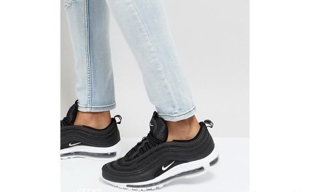  「球鞋」时尚教主Anna Wintour认可的运动鞋，就是这双Nike经典款球鞋