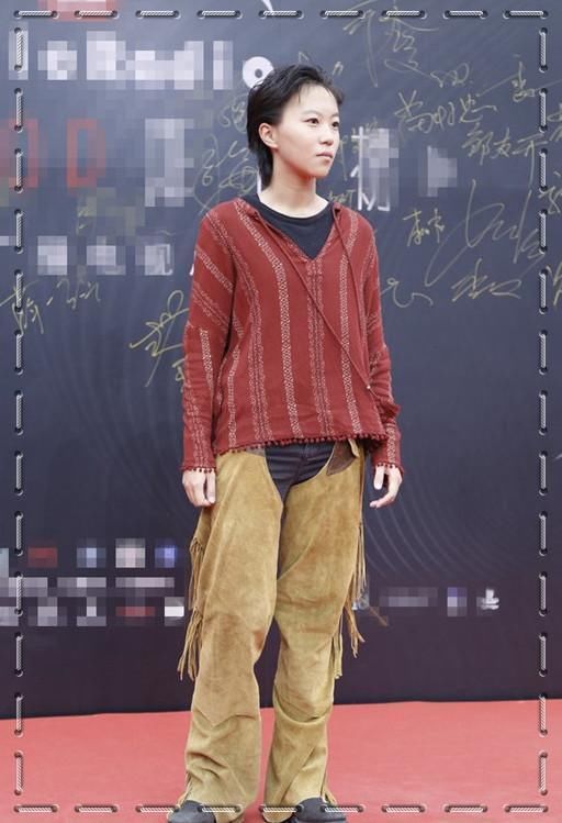 窦靖童轻装上阵！茶缸、木箱全都不见了，网友：这么利落真不习惯