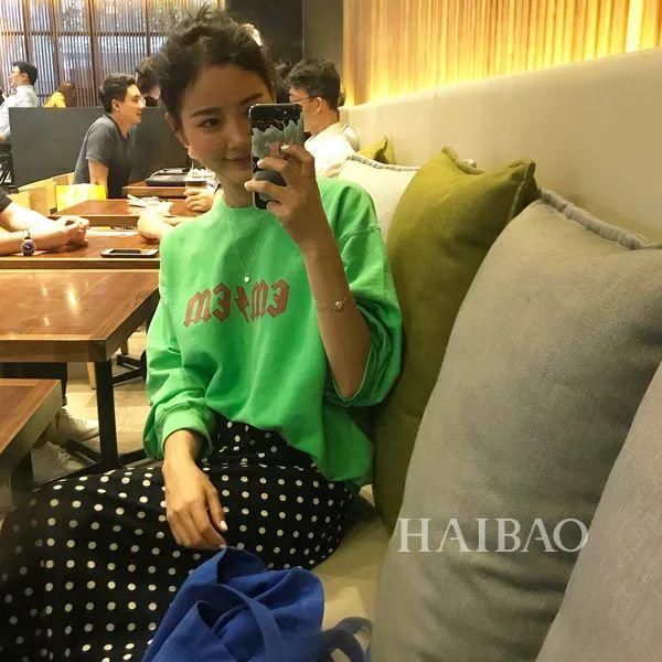 羡慕|靠“虐狗”合照火爆INS，这对韩国小夫妻也太甜了?