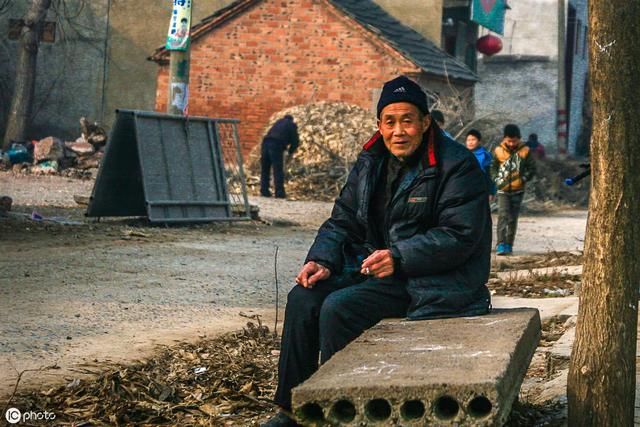 农村现状如何？老农哭泣：连个年轻人的影子都看不到，还怎么发展