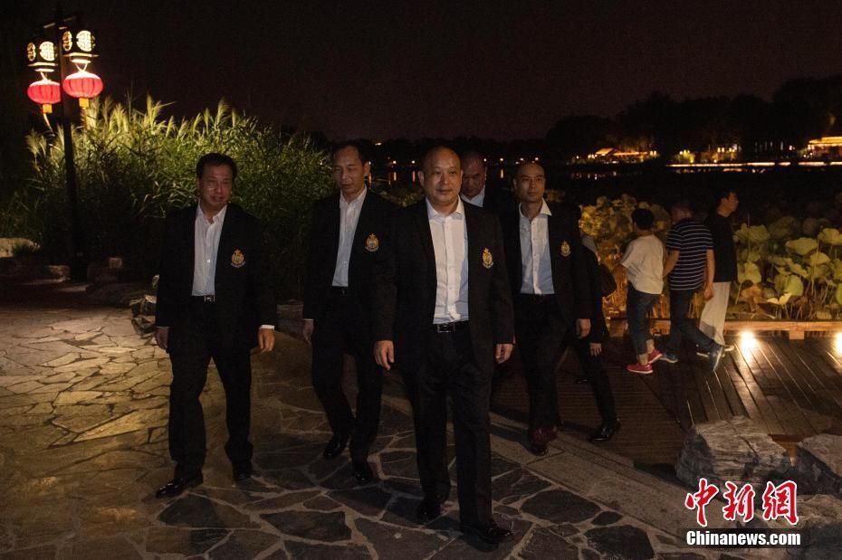  代表|香港警队代表游览北京王府井