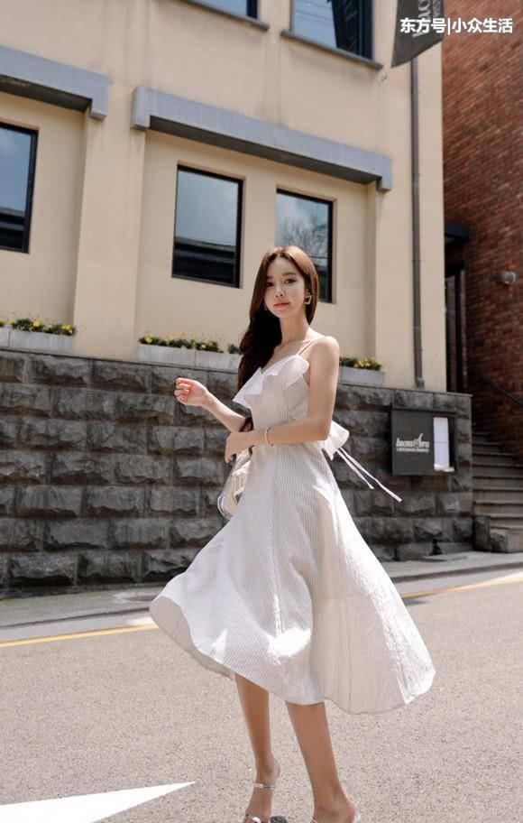 街拍：孙允珠小姐姐虽然有点瘦，却该胖的地方都恰好!