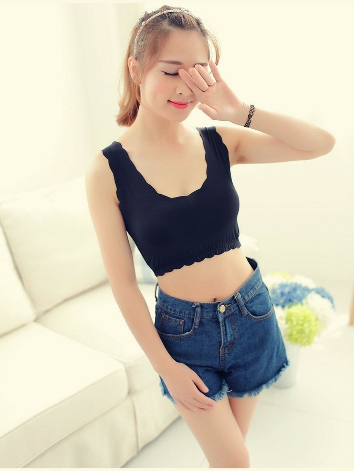 你的裙子该扔了，现在的小姐姐都穿这样的小背心逛街，凉爽忒迷人