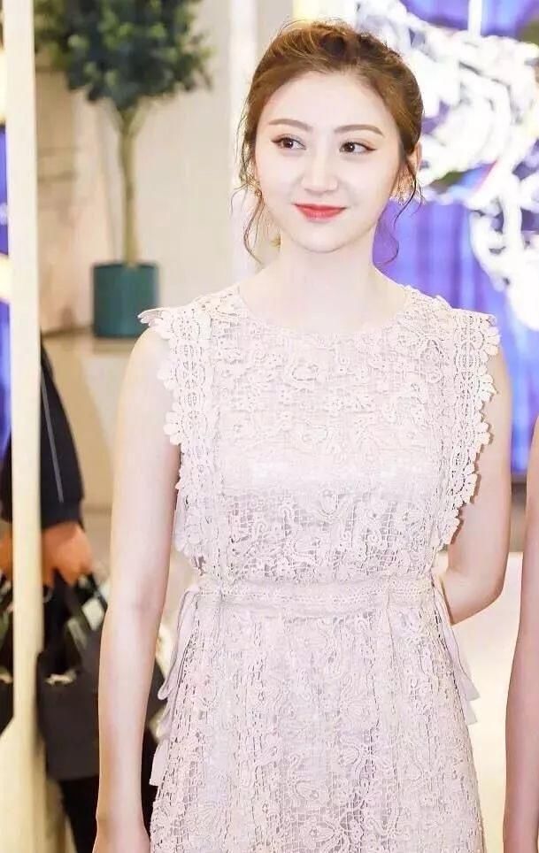 浪费时间！景甜穿双鞋子，需要半个小时，想撞鞋都难！