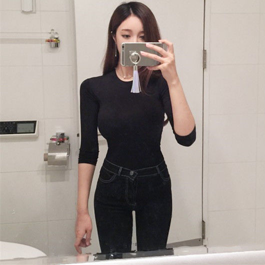 入秋转凉，美女是该准备显瘦打底衫了!收腹显胸，减龄曼身姿