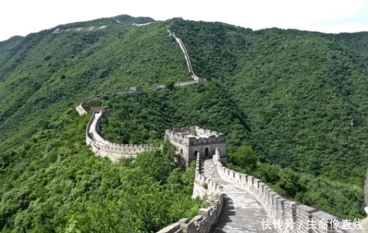 万里长城尽头直插在大海中,老外看后不禁感叹:中国古人太聪明了