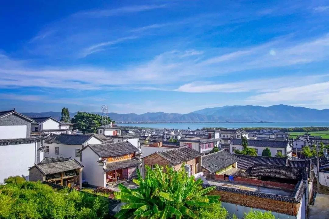 我们去这些神仙美地打卡,赏山川湖泊,漫步幽静古镇【2020热门旅游景点】