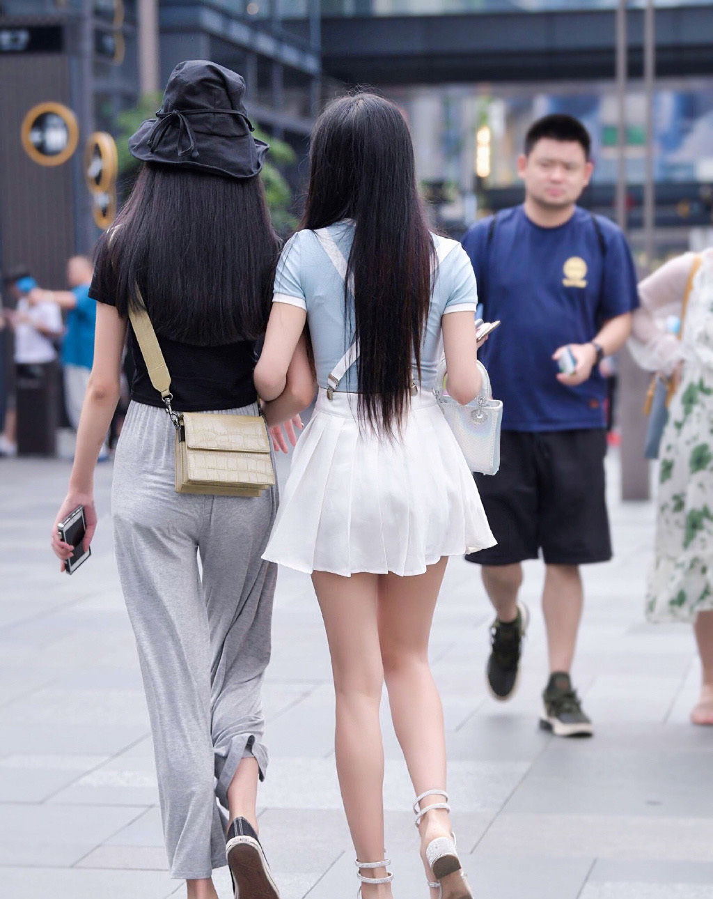  『身边』有会穿搭的闺蜜陪伴,让时尚美一直留在身边