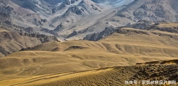 哈拉湖地区中国6大无人区之一，野狼的密度非常的高，人很少！
