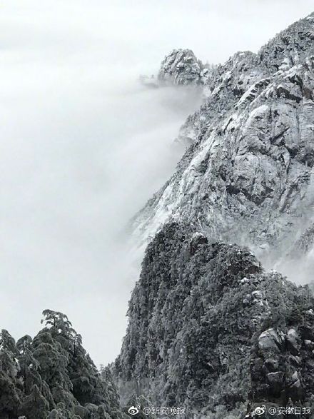 黄山景区现大面积雾凇云海奇观 将游客带入如诗如画幻境中