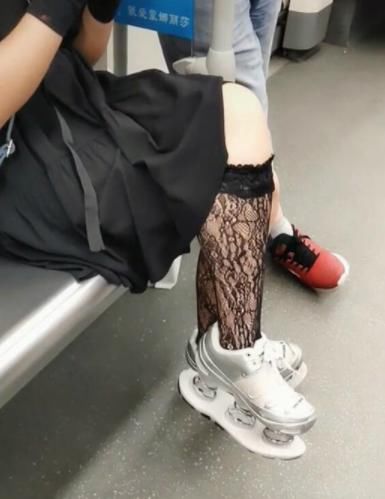 搞笑段子■搞笑动图GIF：小妹妹可以啊，以后有发展高手在民间啊