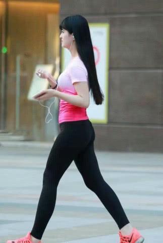 潮流有范的打底裤，显得美观优雅又有档次！