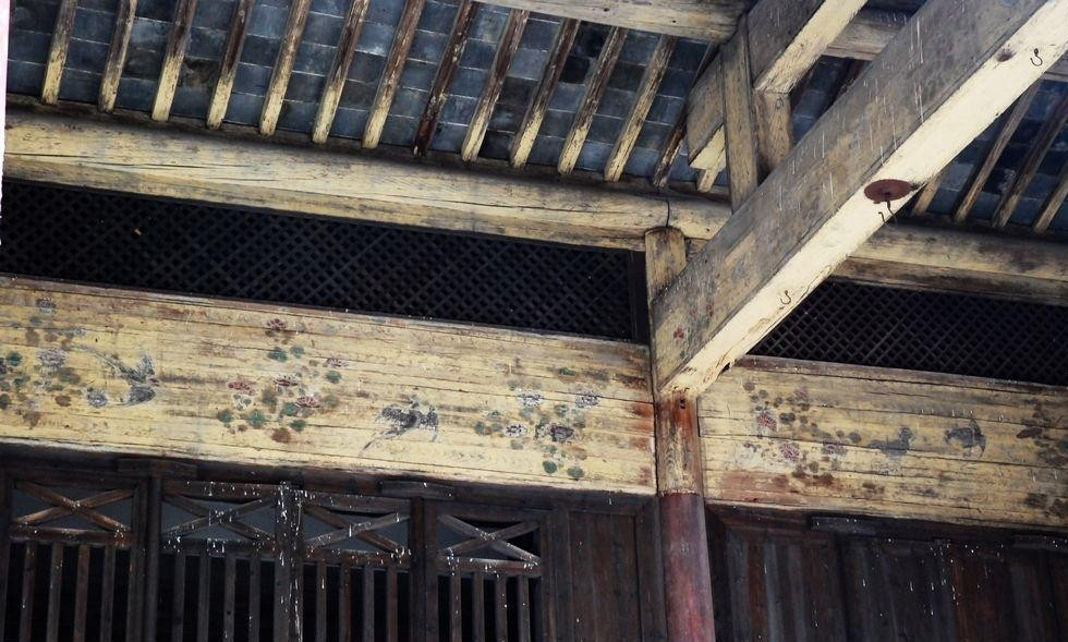 常常有人到农村高价收购房梁，用来干啥？看完才知猫腻