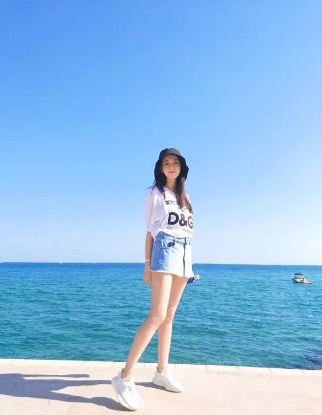 各路明星短裤秀长腿,鞠婧祎的最美,杨幂的最细,迪丽热巴的最闪