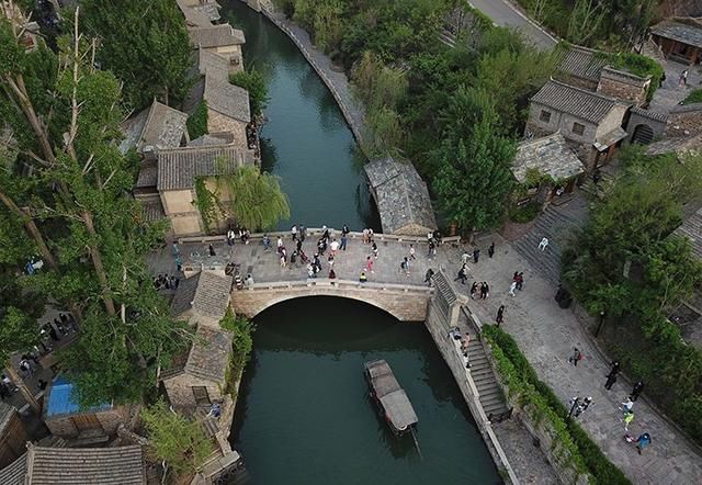 接触:五一假期京郊游升温 古北水镇“无接触”迎客