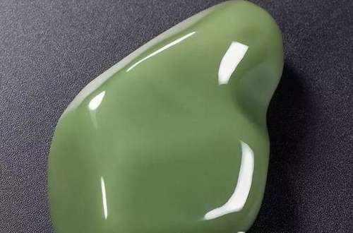 十几块玉瞬间被买走！这种和田玉为何这么火？