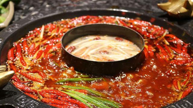  「第一次」意大利姑娘来四川，餐馆里吃一次火锅后迷茫了：全都
