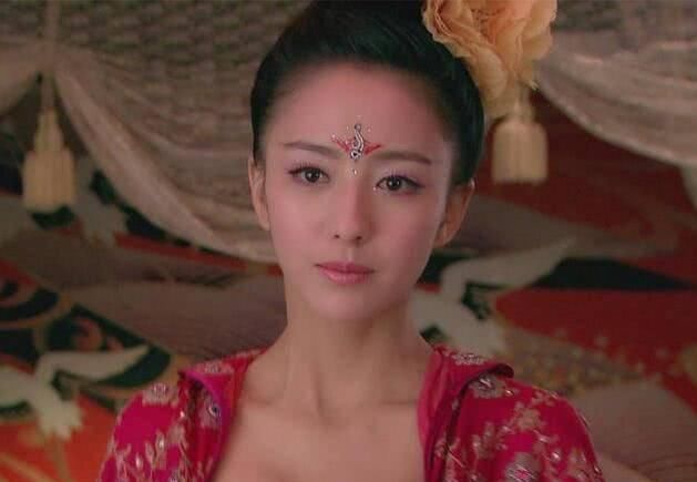 佟丽娅为什么能主持