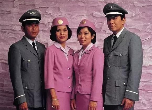 空姐制服的百年演变史,让你明白制服诱惑的真正原因