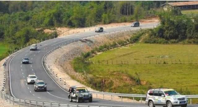 我们最美的一条高速公路，横跨三国却只需要20小时！